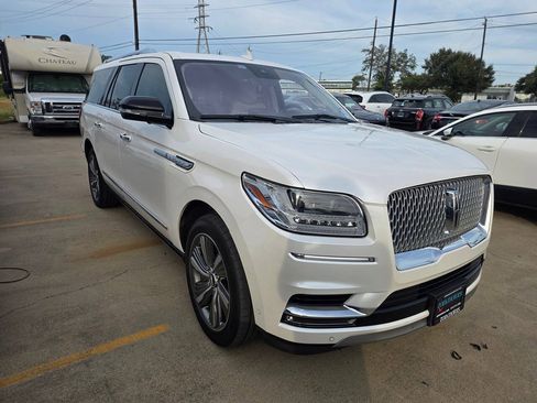 Used 2018 Lincoln Navigator L Reserve w/ Technology Package AWD/4WD image 4
