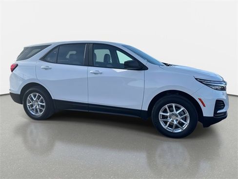 Used 2023 Chevrolet Equinox LS image 7
