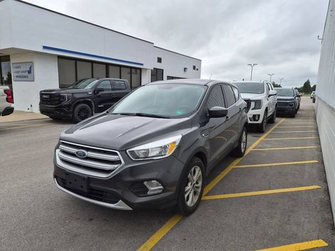 Used 2017 Ford Escape SE FWD image 1