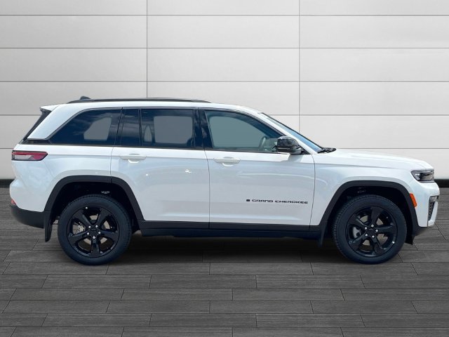 New 2026 Jeep Grand Cherokee Limited w/ Limited Altitude Package AWD/4WD image 2