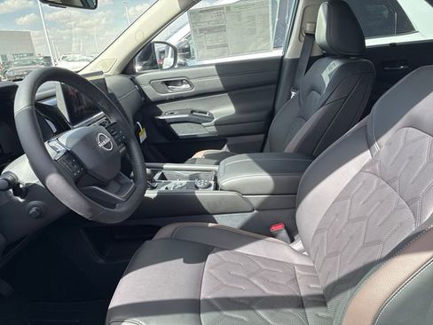 New 2026 Nissan Pathfinder Platinum image 12