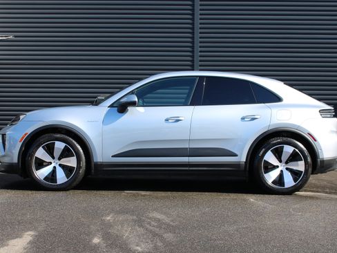 Used 2024 Porsche Macan 4 Electric image 2