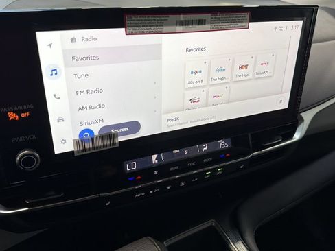 Used 2025 Toyota Sienna XLE FWD image 28
