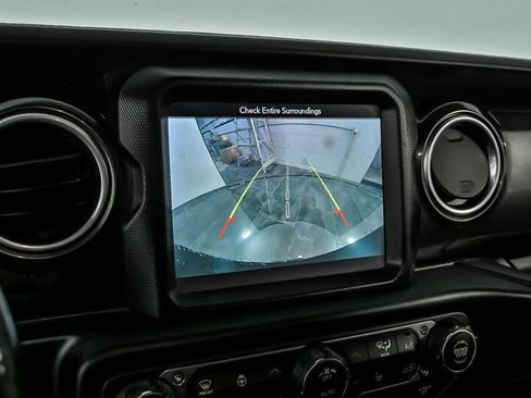 Used 2019 Jeep Wrangler Unlimited Sahara image 31