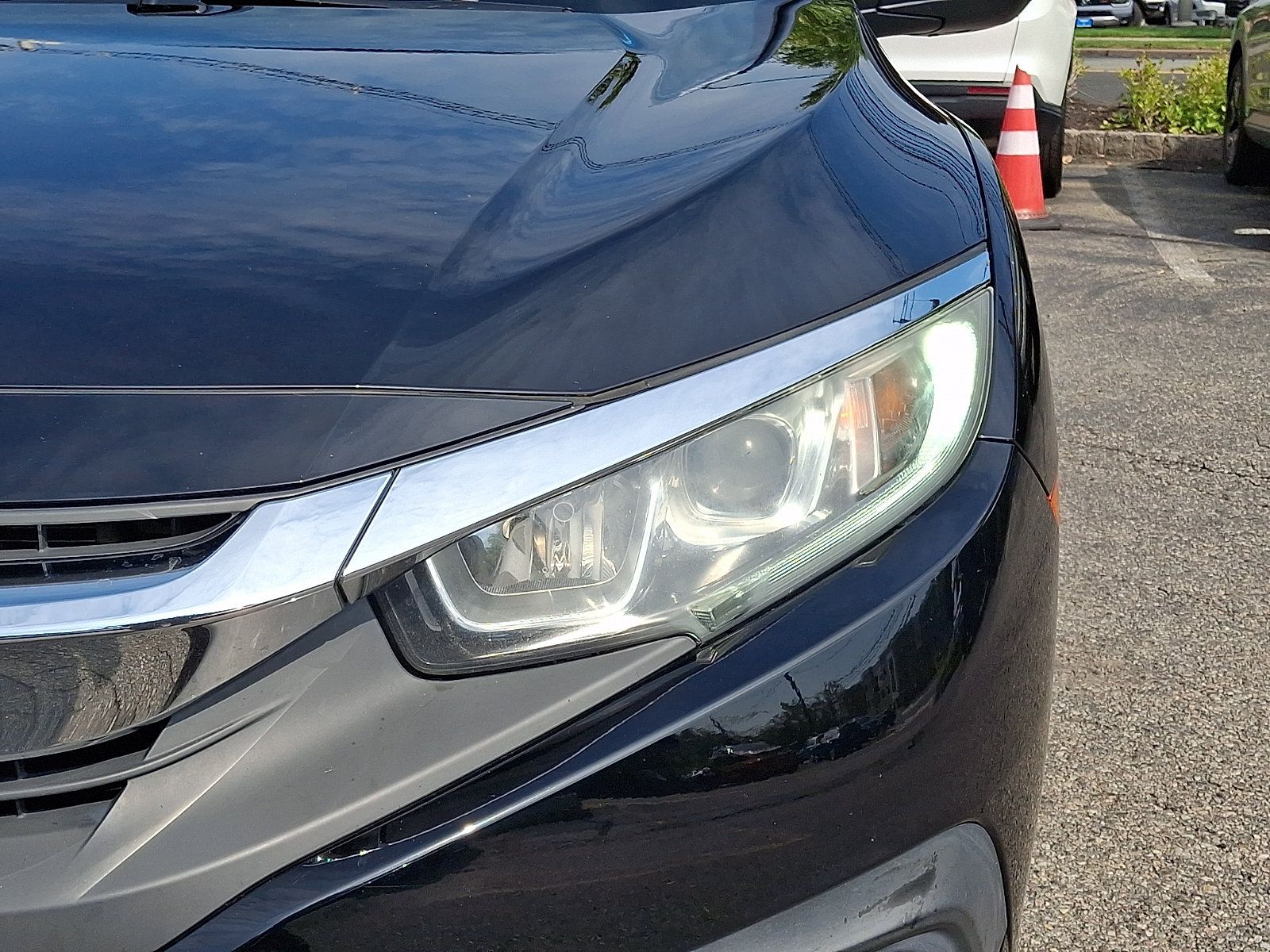 Used 2018 Honda Civic EX image 9
