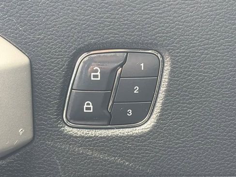 Used 2015 Ford F150 Lariat w/ Equipment Group 501A Mid AWD/4WD image 46