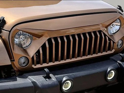 Used 2015 Jeep Wrangler Unlimited Sahara w/ Mopar Chrome Edition Group AWD/4WD image 28