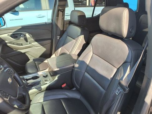 Used 2023 Chevrolet Traverse LT w/ LT Premium Package AWD/4WD image 8