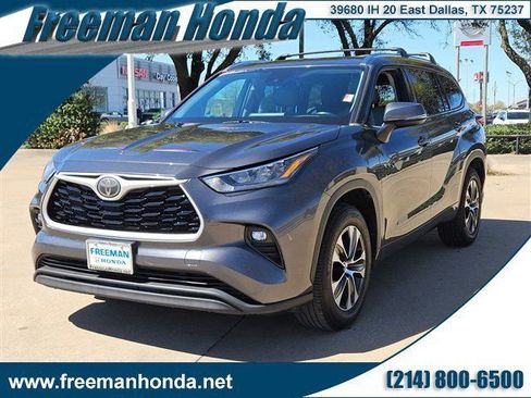 Used 2020 Toyota Highlander XLE image 1