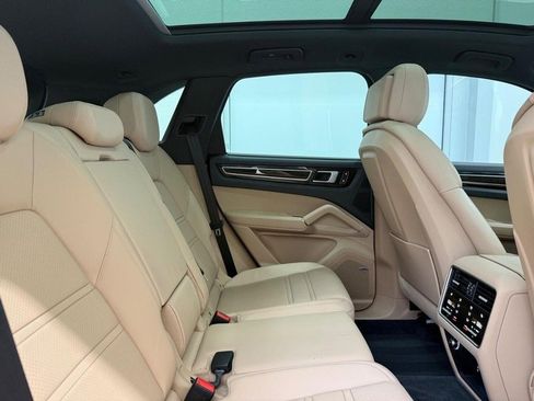 Certified 2022 Porsche Cayenne E-Hybrid image 13