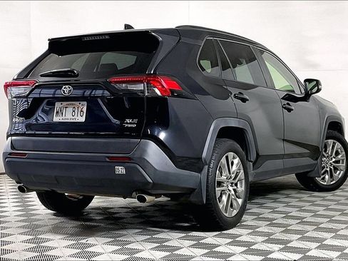 Used 2019 Toyota RAV4 XLE Premium w/ Cold Weather Package AWD/4WD image 10