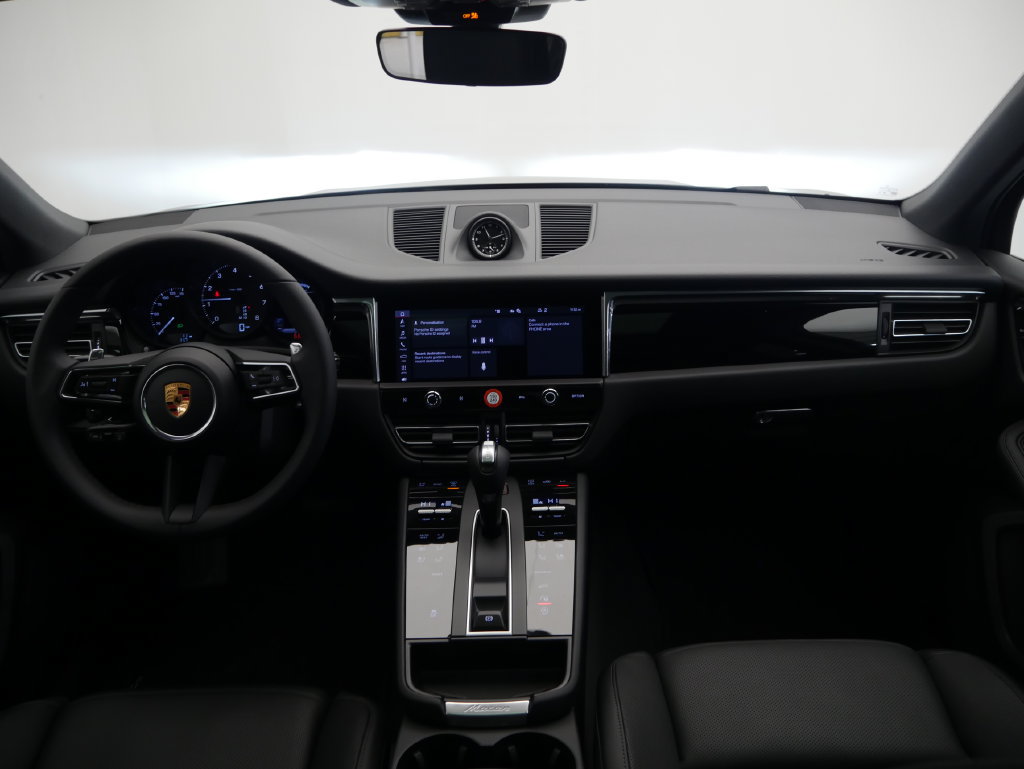 Certified 2026 Porsche Macan AWD/4WD image 30