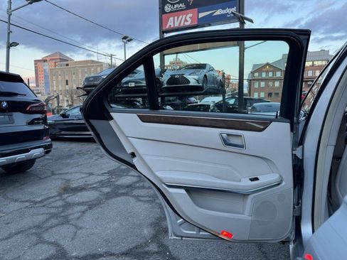 Used 2014 Mercedes-Benz E 350 4MATIC Sedan image 13