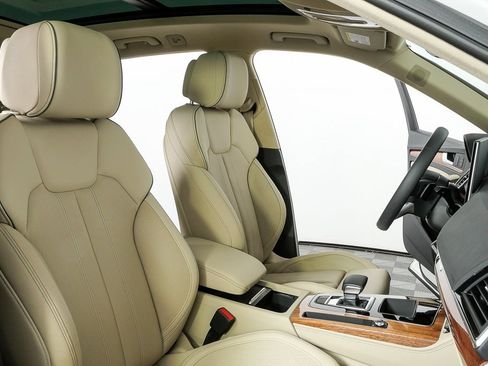 Used 2021 Audi Q5 Prestige w/ Prestige Package image 23