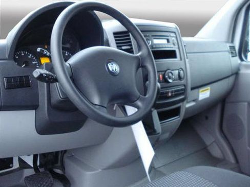 Used 2008 Dodge Sprinter 2500 w/ Window Group Iv Fixed Glass RWD image 4