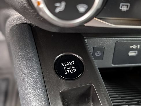 Used 2025 Nissan Kicks SV FWD image 33