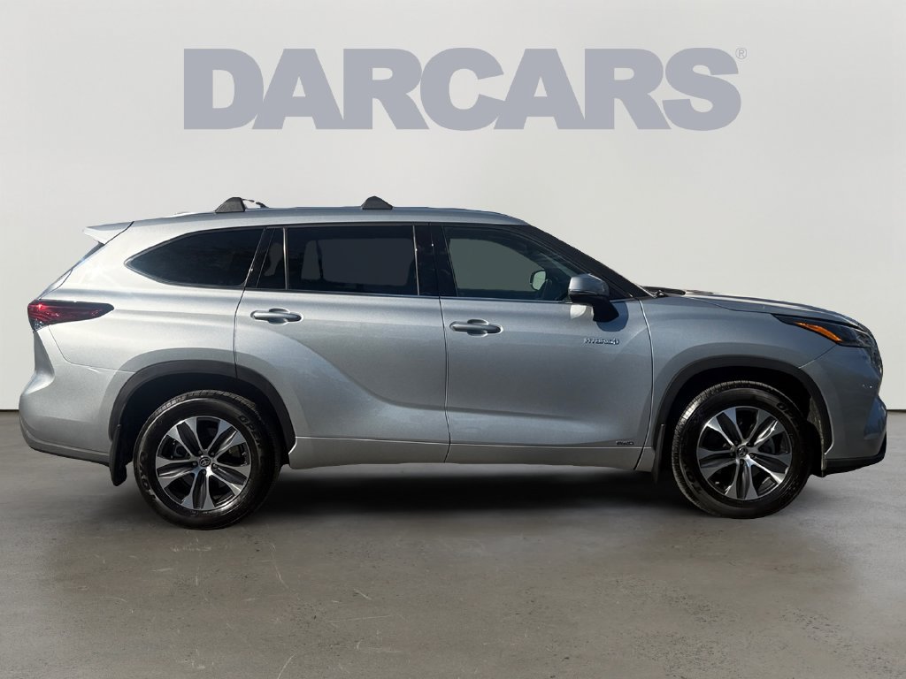 Used 2021 Toyota Highlander XLE AWD/4WD image 8