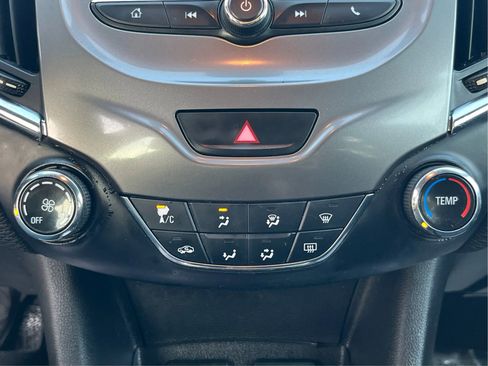 Used 2017 Chevrolet Cruze LT FWD image 30