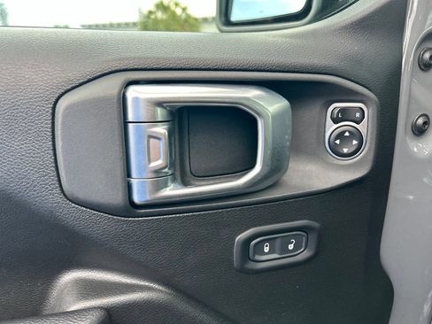 Used 2023 Jeep Wrangler Sport AWD/4WD image 30