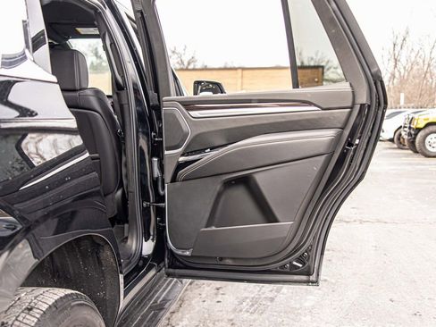 Used 2025 Cadillac Escalade Luxury image 43