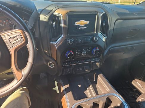 Used 2021 Chevrolet Silverado 1500 High Country w/ Technology Package image 9