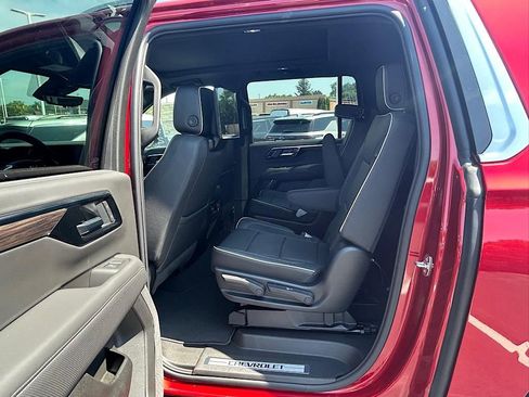 New 2025 Chevrolet Suburban Premier image 20