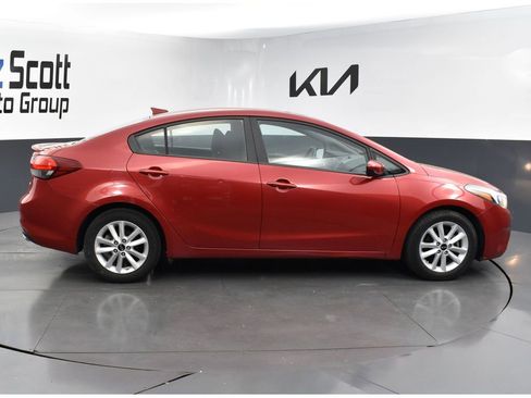 Certified 2017 Kia Forte S FWD image 6