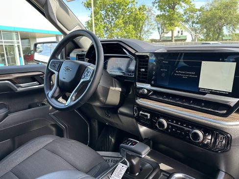 Used 2024 Chevrolet Silverado 1500 RST w/ Z71 Off-Road Package AWD/4WD image 36