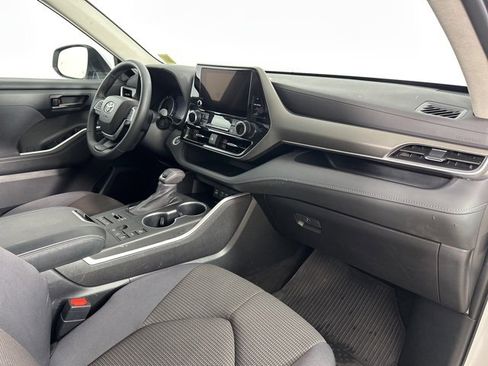 Certified 2023 Toyota Highlander LE image 25