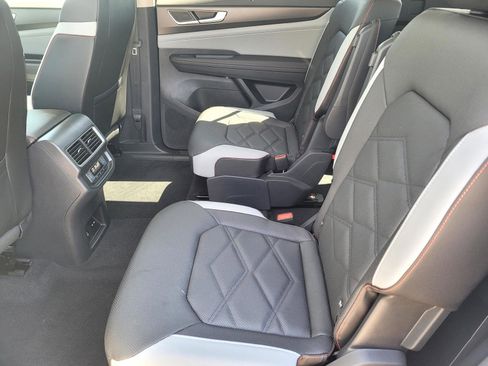 New 2026 Volkswagen Atlas Peak Edition image 7