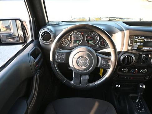 Used 2018 Jeep Wrangler Unlimited Sport S image 13