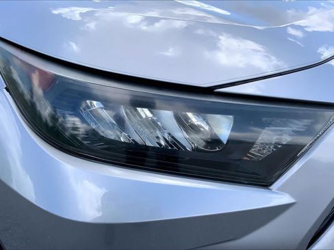 Used 2019 Toyota RAV4 LE FWD image 27