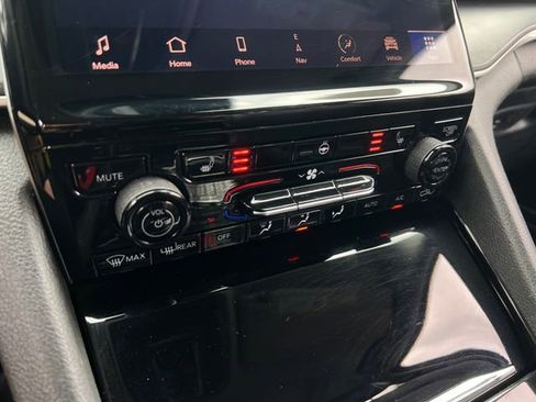 Used 2022 Jeep Grand Cherokee Limited image 32