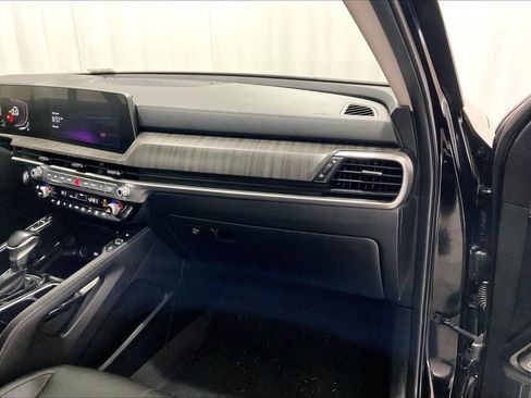 Used 2023 Kia Telluride EX w/ EX Captain's Chair Package AWD/4WD image 13