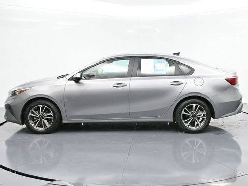 Used 2023 Kia Forte LXS w/ LXS Technology Package image 4