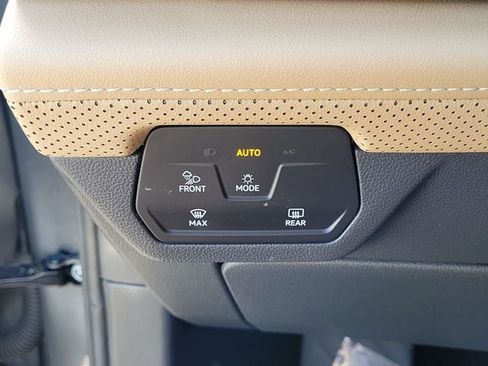Certified 2024 Volkswagen Atlas Cross Sport SE w/ Panoramic Sunroof Package FWD image 29