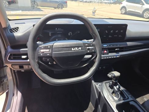 Used 2025 Kia K4 FWD image 17