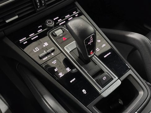 Used 2022 Porsche Cayenne AWD/4WD image 76