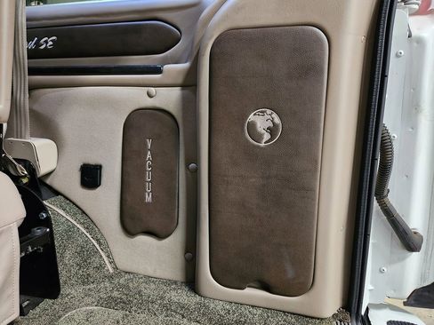 Used 2015 Chevrolet Express 2500 image 67