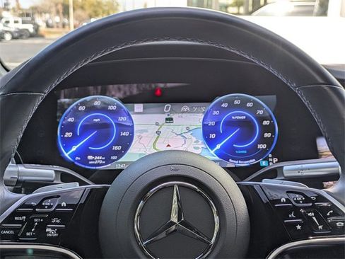 Used 2022 Mercedes-Benz EQS 580 580 image 32