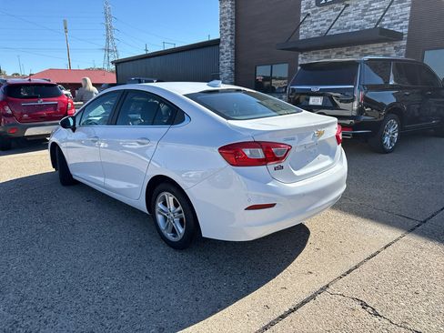Used 2016 Chevrolet Cruze LT w/ Convenience Package image 2
