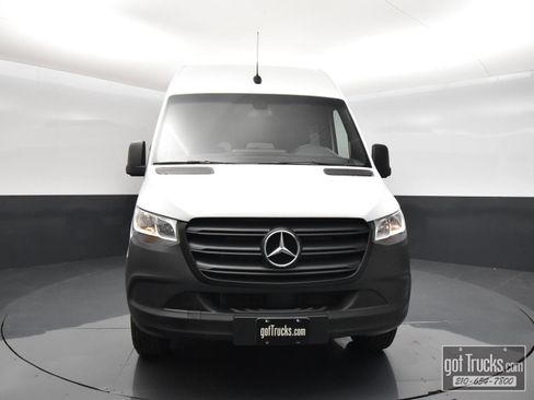 Used 2024 Mercedes-Benz Sprinter 2500 image 47