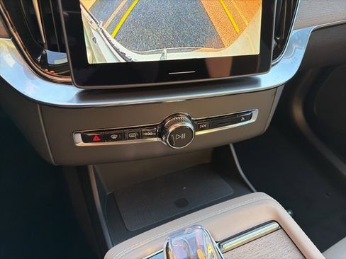 New 2026 Volvo XC90 B6 Plus w/ Protection Package Premier image 18