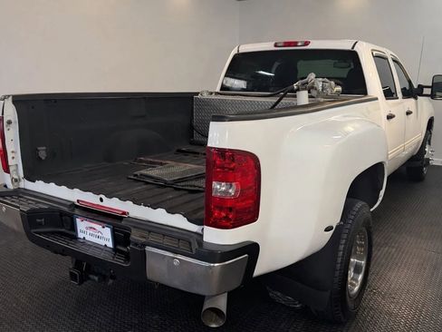 Used 2011 GMC Sierra 3500 SLE w/ SLE Preferred Package image 4