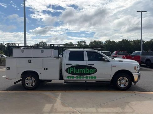 Used 2022 RAM 2500 Tradesman w/ Chrome Appearance Group RWD image 6