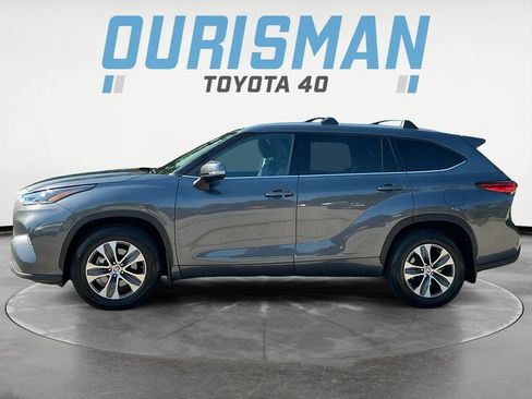 Used 2021 Toyota Highlander XLE AWD/4WD image 4