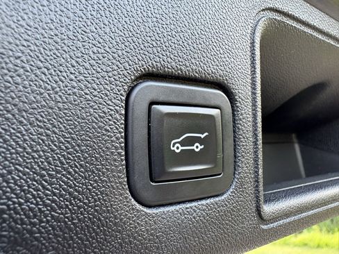 Used 2018 GMC Terrain SLE w/ Driver Convenience Package image 26