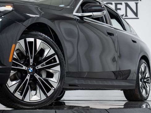 New 2026 BMW 530i xDrive w/ Premium Package image 27