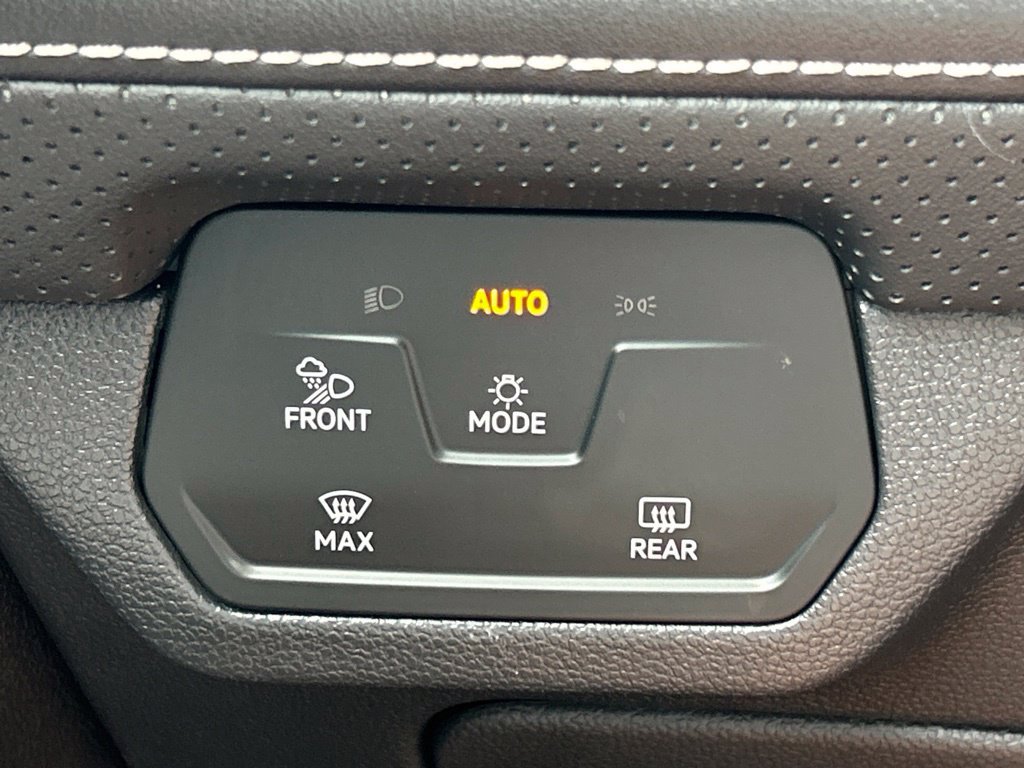 Used 2026 Volkswagen Atlas SE FWD image 32