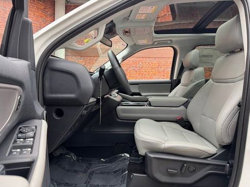 New 2025 Ford Expedition Active image 22